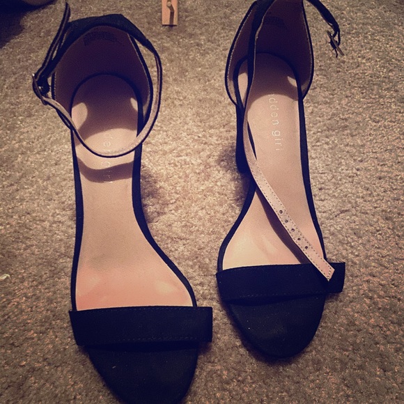 Cute Black Chunky Heels - Picture 1 of 8